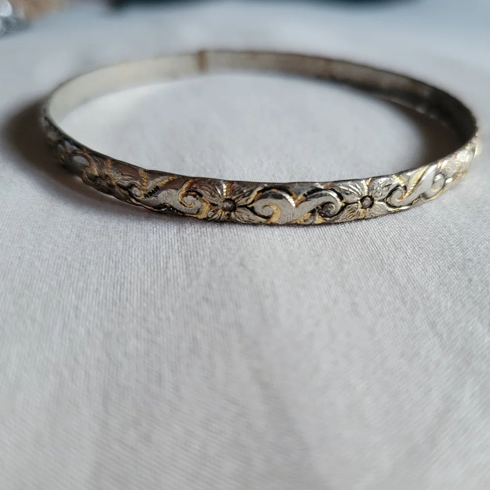 Bracelets - Picture 1 of 6